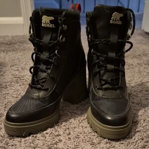 Sorel Women's  Green Winter Boots